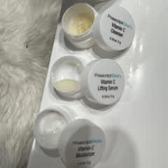 مجموعة فيتامين سي للتفتيح أفضل غسول ومنظف للبشرة من اي هيرب