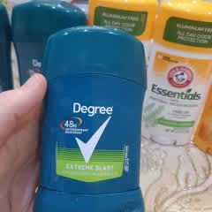 degree ディグリー　デオドラント　ワイルドウッズ　エクストリームブラスト Amazon.co.jp: ディグリー(Degree) メンズ 固形デオドラント