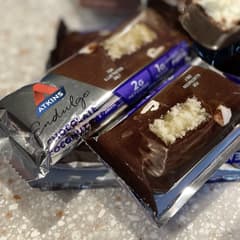 アトキンス Atkins チョコレートココナッツバー 10本×37 Amazon.com: Atkins Endulge Chocolate Coconut Bar, Dessert