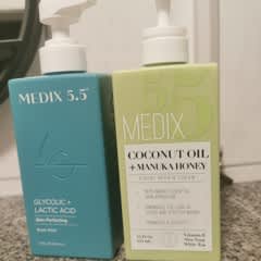 Crème Hydratante Et éclaircissante MEDIX 5.5 - Huile De Coco, Miel De Manuka, 444 Ml