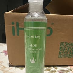 肌を整えるアロエ保湿化粧水、248ml（8.38液量オンス）