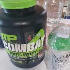 Combat® 100% Whey（コンバット100％ホエイ）プロテインパウダー