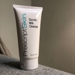 منظف حمض الجليكوليك أفضل غسول ومنظف للبشرة من اي هيرب