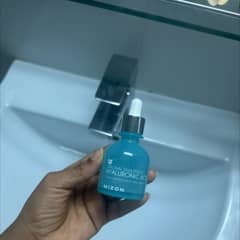 ヒアルロン酸100、30ml（1.01液量オンス）