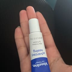 مرطب شفايف من شركة فازلين