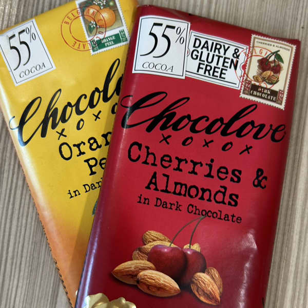 chocolove文具 Chocolove XOXOX Dark Chocolate With Almond & Sea Salt Bar, 3.2 oz