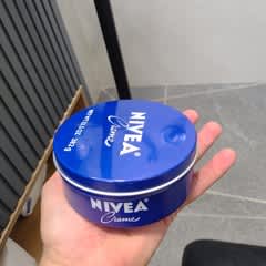 にべあ Amazon.co.jp: NIVEA リップバーム チェリー＆ブラックベリー