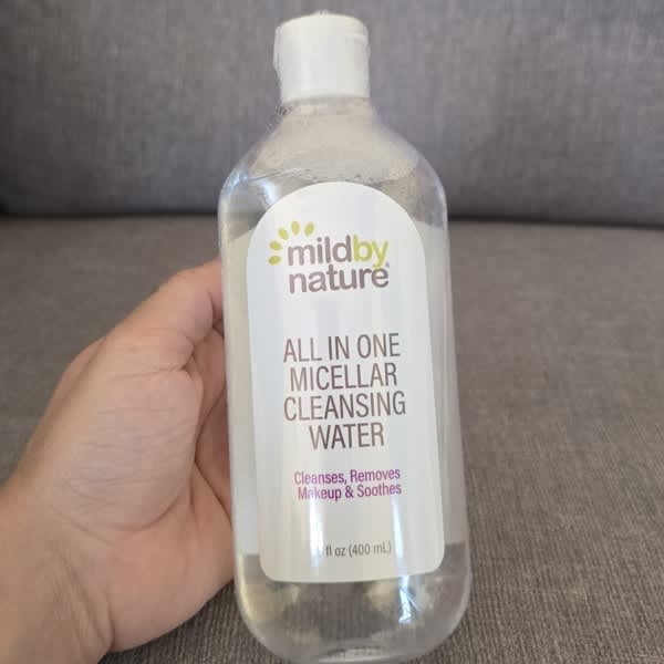 ماء ميسيلار ميلد باي ناتشر أفضل غسول ومنظف للبشرة من اي هيرب