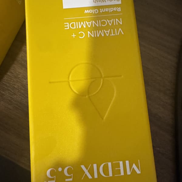 Gel Douche Medix 5.5 Vitamine C + Niacinamide - 444 Ml - SPF 50 - Date Péremption 2030